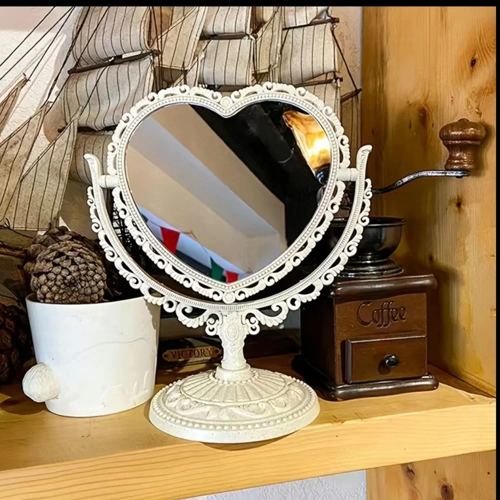 Double sided heart shaped vanity mirror (3 colors available)